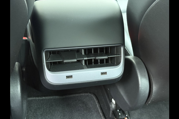 Tesla Model 3 RWD SR+ 325PK Lmv 18" AutoPilot FSD Leder Panoramadak Adaptive-Cruise Camera's Elektr.-Stuur+Stoelen+Spiegels+Geheugen+Easy-Entr Navi LED Comfortstoelen ACC DAB Voorverwarmen interieur via App Keyless One-Pedal-Drive SOH 86% Origineel Nederlandse auto tot 11kw laden thuis! 1.584kg licht!