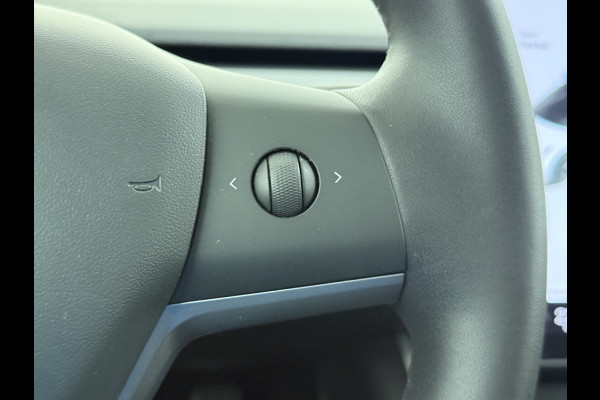 Tesla Model 3 RWD SR+ 325PK Lmv 18" AutoPilot FSD Leder Panoramadak Adaptive-Cruise Camera's Elektr.-Stuur+Stoelen+Spiegels+Geheugen+Easy-Entr Navi LED Comfortstoelen ACC DAB Voorverwarmen interieur via App Keyless One-Pedal-Drive SOH 86% Origineel Nederlandse auto tot 11kw laden thuis! 1.584kg licht!