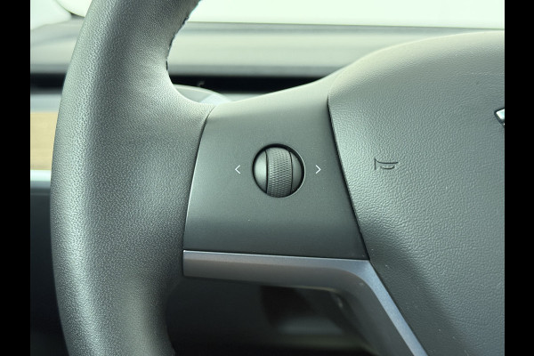 Tesla Model 3 RWD SR+ 325PK Lmv 18" AutoPilot FSD Leder Panoramadak Adaptive-Cruise Camera's Elektr.-Stuur+Stoelen+Spiegels+Geheugen+Easy-Entr Navi LED Comfortstoelen ACC DAB Voorverwarmen interieur via App Keyless One-Pedal-Drive SOH 86% Origineel Nederlandse auto tot 11kw laden thuis! 1.584kg licht!