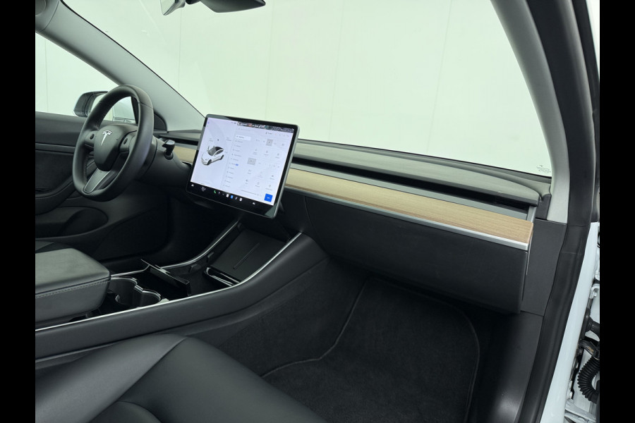 Tesla Model 3 RWD SR+ 325PK Lmv 18" AutoPilot FSD Leder Panoramadak Adaptive-Cruise Camera's Elektr.-Stuur+Stoelen+Spiegels+Geheugen+Easy-Entr Navi LED Comfortstoelen ACC DAB Voorverwarmen interieur via App Keyless One-Pedal-Drive SOH 86% Origineel Nederlandse auto tot 11kw laden thuis! 1.584kg licht!