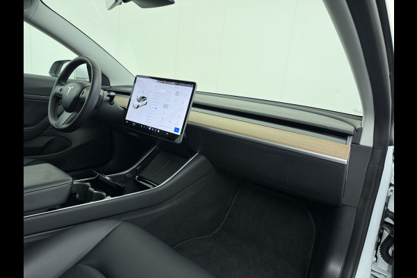 Tesla Model 3 RWD SR+ 325PK Lmv 18" AutoPilot FSD Leder Panoramadak Adaptive-Cruise Camera's Elektr.-Stuur+Stoelen+Spiegels+Geheugen+Easy-Entr Navi LED Comfortstoelen ACC DAB Voorverwarmen interieur via App Keyless One-Pedal-Drive SOH 86% Origineel Nederlandse auto tot 11kw laden thuis! 1.584kg licht!
