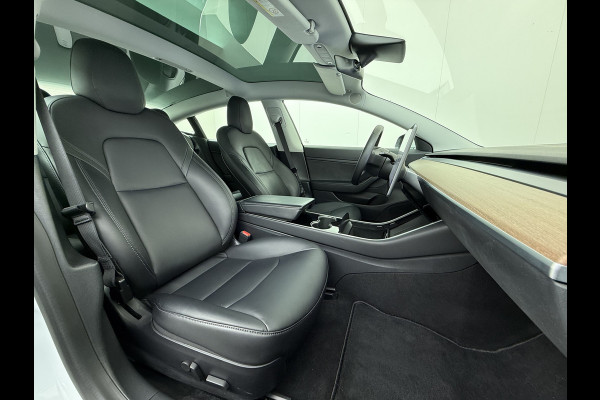 Tesla Model 3 RWD SR+ 325PK Lmv 18" AutoPilot FSD Leder Panoramadak Adaptive-Cruise Camera's Elektr.-Stuur+Stoelen+Spiegels+Geheugen+Easy-Entr Navi LED Comfortstoelen ACC DAB Voorverwarmen interieur via App Keyless One-Pedal-Drive SOH 86% Origineel Nederlandse auto tot 11kw laden thuis! 1.584kg licht!