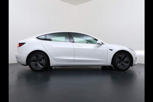 Tesla Model 3 RWD SR+ 325PK Lmv 18" AutoPilot FSD Leder Panoramadak Adaptive-Cruise Camera's Elektr.-Stuur+Stoelen+Spiegels+Geheugen+Easy-Entr Navi LED Comfortstoelen ACC DAB Voorverwarmen interieur via App Keyless One-Pedal-Drive SOH 86% Origineel Nederlandse auto tot 11kw laden thuis! 1.584kg licht!
