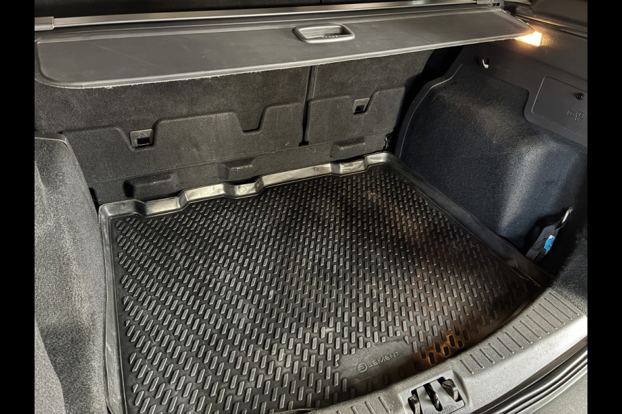 Ford Kuga 1.5 EcoBoost ST Line trekhaak | navigatie | panoramadak | semi leer