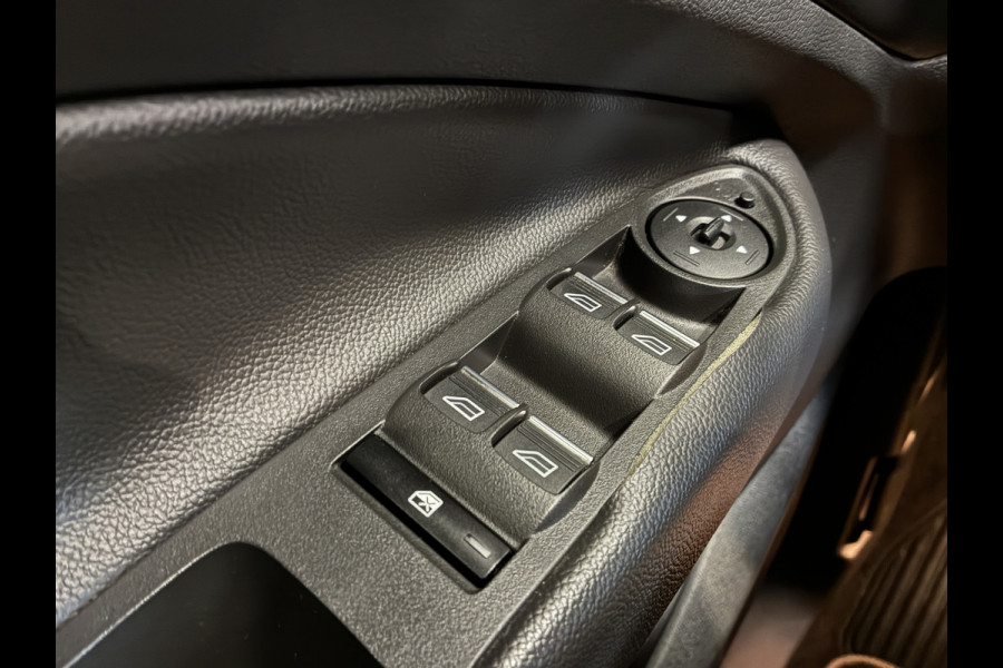 Ford Kuga 1.5 EcoBoost ST Line trekhaak | navigatie | panoramadak | semi leer