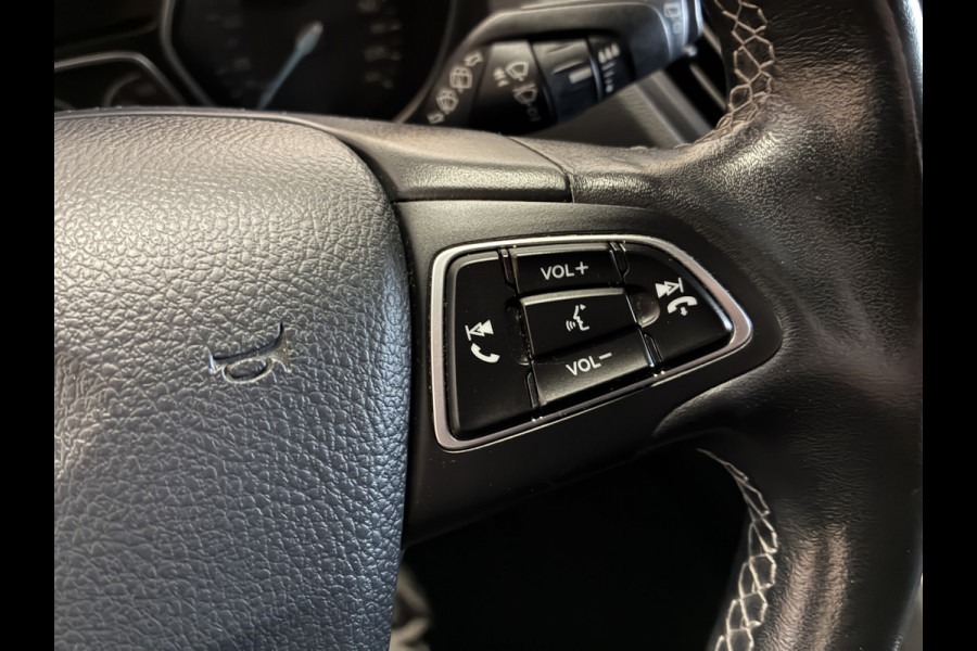 Ford Kuga 1.5 EcoBoost ST Line trekhaak | navigatie | panoramadak | semi leer