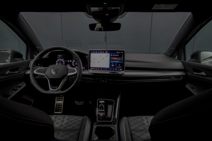 Volkswagen Golf 1.5 eTSI R-Line Edition | PANORAMADAK | IQ LIGHT | ACC | HEAD UP | HARMAN & KARDON