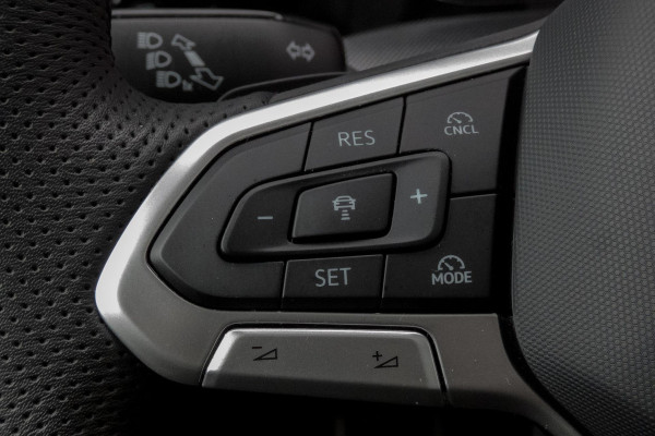 Volkswagen Golf 1.5 eTSI R-Line Edition | PANORAMADAK | IQ LIGHT | ACC | HEAD UP | HARMAN & KARDON