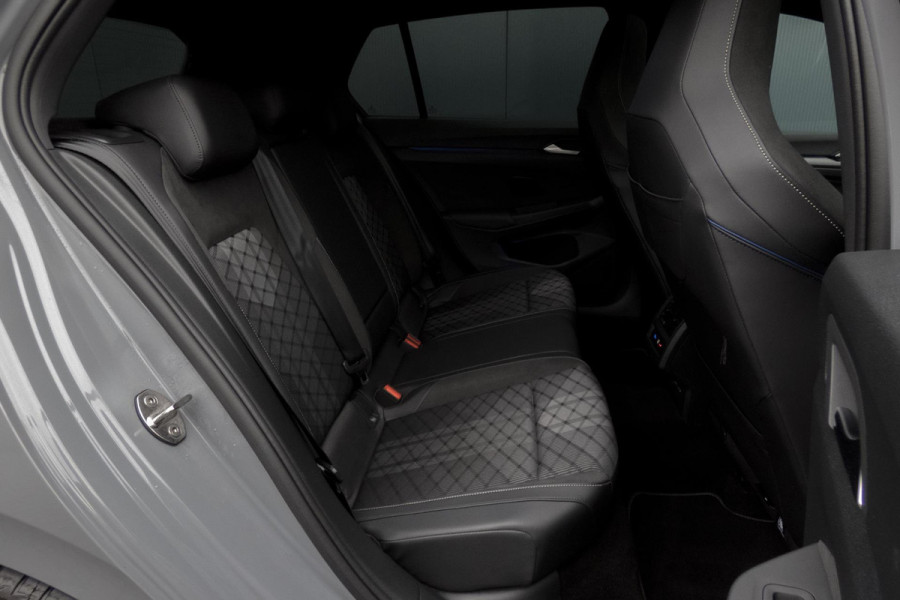 Volkswagen Golf 1.5 eTSI R-Line Edition | PANORAMADAK | IQ LIGHT | ACC | HEAD UP | HARMAN & KARDON