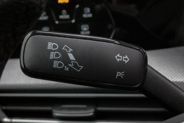 Volkswagen Golf 1.5 eTSI R-Line Edition | PANORAMADAK | IQ LIGHT | ACC | HEAD UP | HARMAN & KARDON