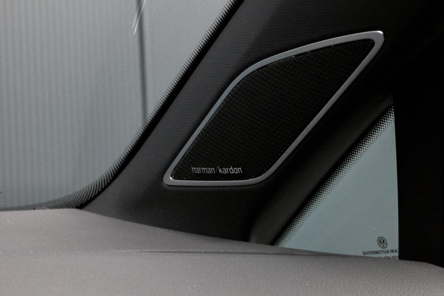Volkswagen Golf 1.5 eTSI R-Line Edition | PANORAMADAK | IQ LIGHT | ACC | HEAD UP | HARMAN & KARDON