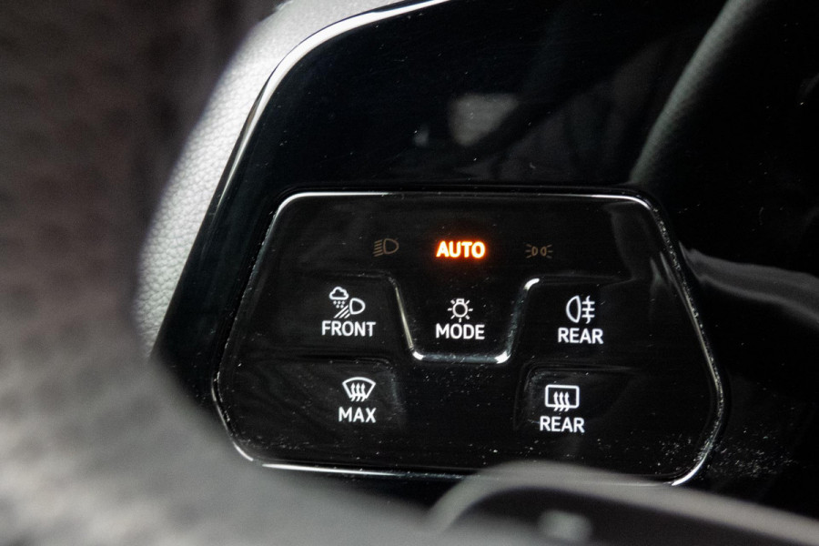 Volkswagen Golf 1.5 eTSI R-Line Edition | PANORAMADAK | IQ LIGHT | ACC | HEAD UP | HARMAN & KARDON