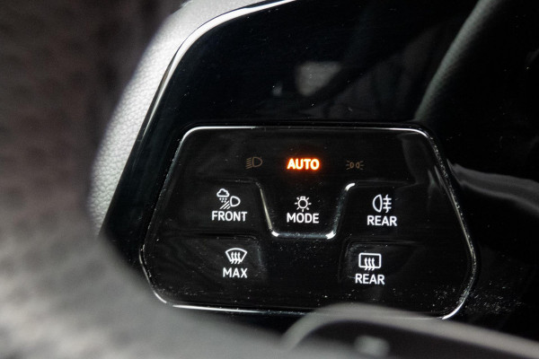 Volkswagen Golf 1.5 eTSI R-Line Edition | PANORAMADAK | IQ LIGHT | ACC | HEAD UP | HARMAN & KARDON