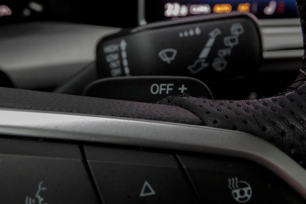 Volkswagen Golf 1.5 eTSI R-Line Edition | PANORAMADAK | IQ LIGHT | ACC | HEAD UP | HARMAN & KARDON