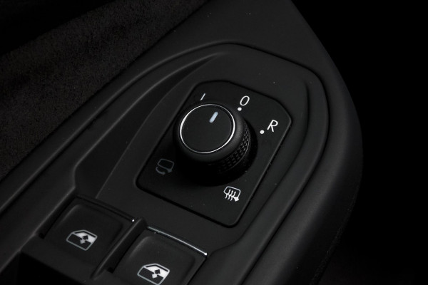 Volkswagen Golf 1.5 eTSI R-Line Edition | PANORAMADAK | IQ LIGHT | ACC | HEAD UP | HARMAN & KARDON