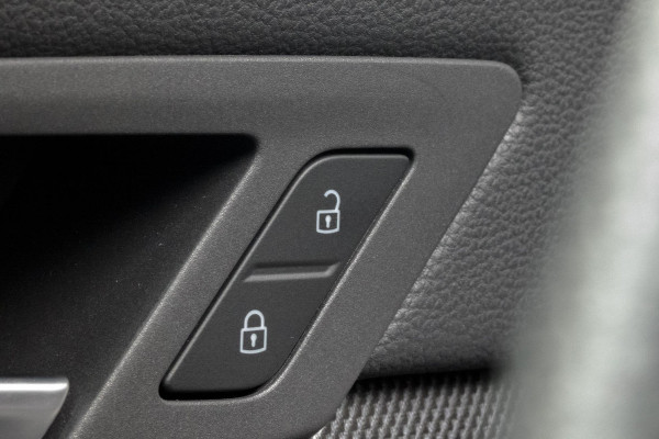 Volkswagen Golf 1.5 eTSI R-Line Edition | PANORAMADAK | IQ LIGHT | ACC | HEAD UP | HARMAN & KARDON