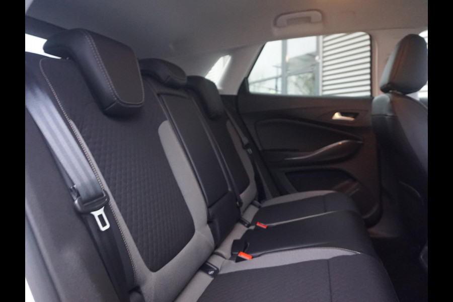 Opel Grandland X 1.2 Turbo Business Executive