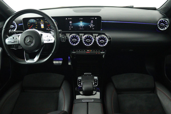 Mercedes-Benz A-Klasse 200 Launch Edition Premium Plus (PANORAMADAK, STOELVERWARMING, SFEERVERLICHTING, ACHTERUITRIJCAMERA)