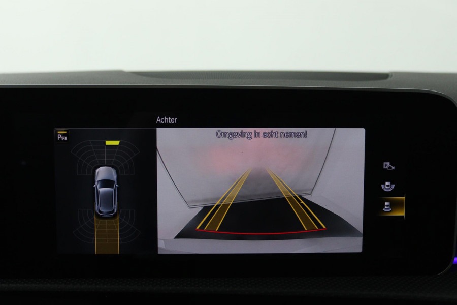 Mercedes-Benz A-Klasse 200 Launch Edition Premium Plus (PANORAMADAK, STOELVERWARMING, SFEERVERLICHTING, ACHTERUITRIJCAMERA)