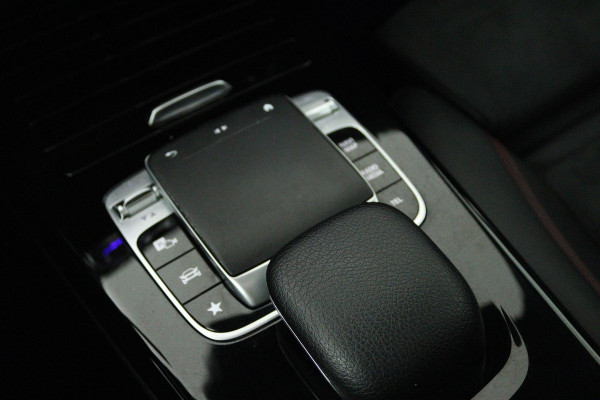 Mercedes-Benz A-Klasse 200 Launch Edition Premium Plus (PANORAMADAK, STOELVERWARMING, SFEERVERLICHTING, ACHTERUITRIJCAMERA)