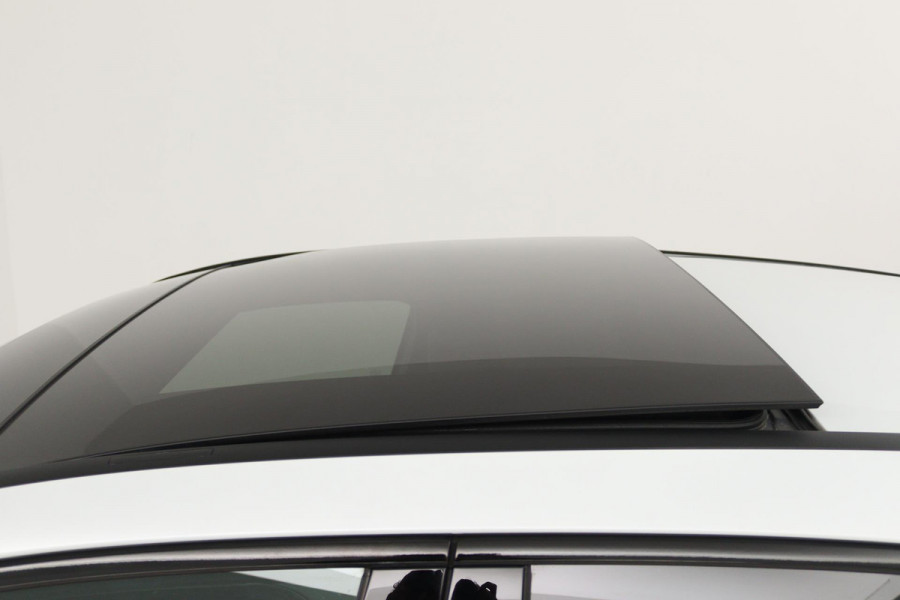 Mercedes-Benz A-Klasse 200 Launch Edition Premium Plus (PANORAMADAK, STOELVERWARMING, SFEERVERLICHTING, ACHTERUITRIJCAMERA)