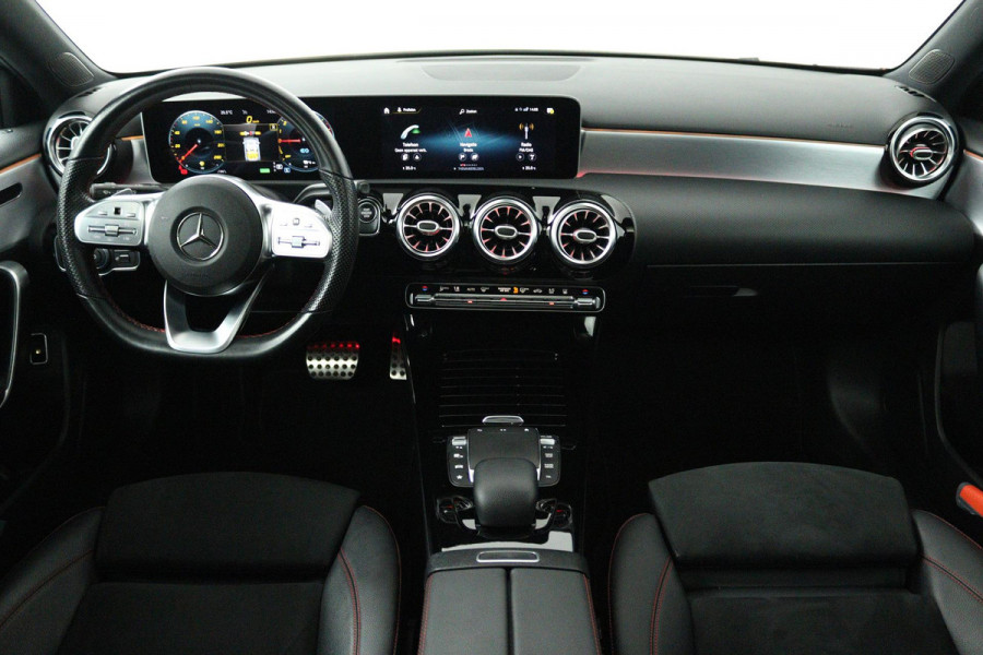 Mercedes-Benz A-Klasse 250 e Business Solution AMG Limited (PANORAMADAK, TREKHAAK, SFEERVERLICHTING, STOELVERWARMING, CAMERA)