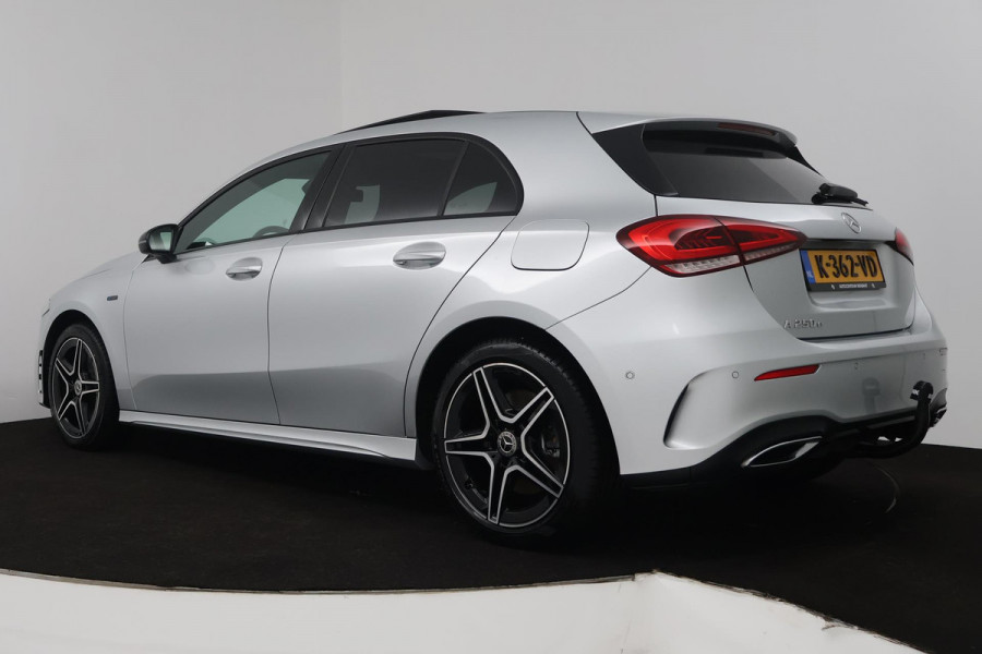 Mercedes-Benz A-Klasse 250 e Business Solution AMG Limited (PANORAMADAK, TREKHAAK, SFEERVERLICHTING, STOELVERWARMING, CAMERA)
