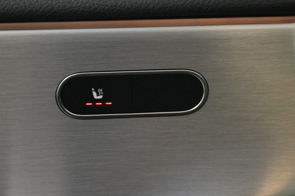 Mercedes-Benz A-Klasse 250 e Business Solution AMG Limited (PANORAMADAK, TREKHAAK, SFEERVERLICHTING, STOELVERWARMING, CAMERA)