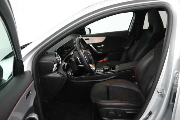Mercedes-Benz A-Klasse 250 e Business Solution AMG Limited (PANORAMADAK, TREKHAAK, SFEERVERLICHTING, STOELVERWARMING, CAMERA)