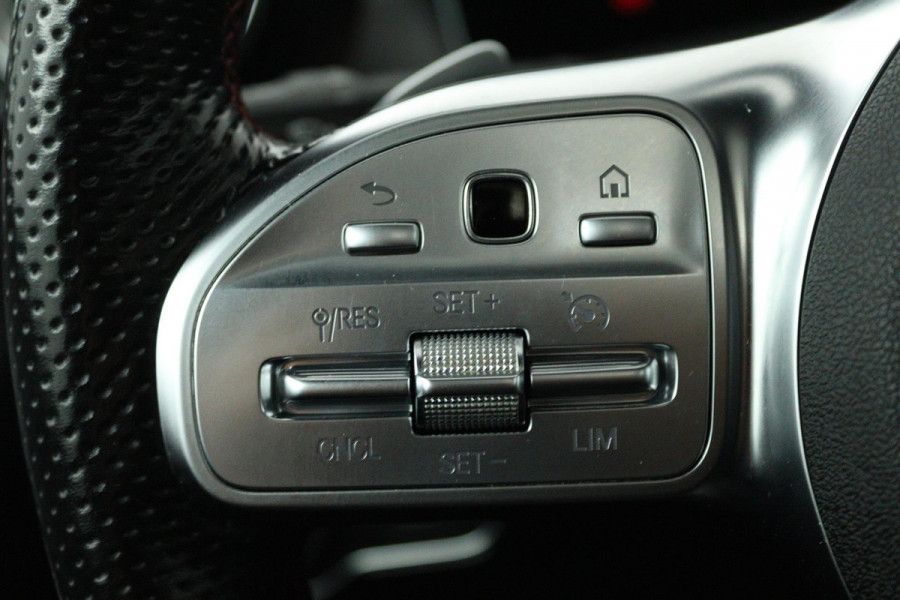 Mercedes-Benz A-Klasse 250 e Business Solution AMG Limited (PANORAMADAK, TREKHAAK, SFEERVERLICHTING, STOELVERWARMING, CAMERA)