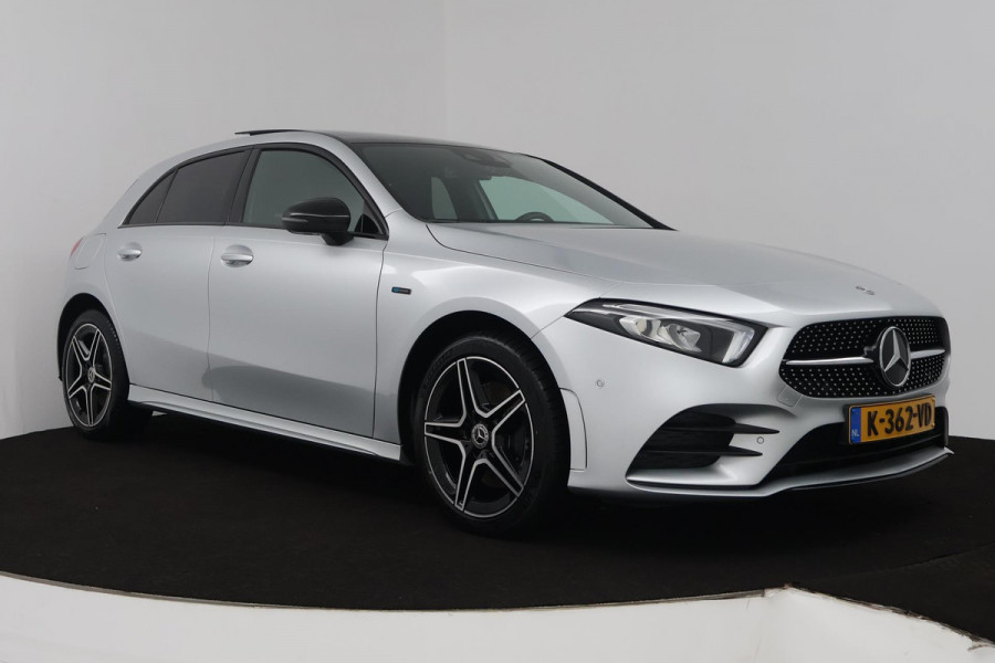Mercedes-Benz A-Klasse 250 e Business Solution AMG Limited (PANORAMADAK, TREKHAAK, SFEERVERLICHTING, STOELVERWARMING, CAMERA)