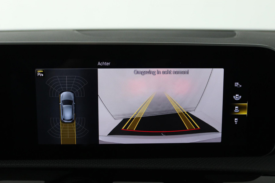 Mercedes-Benz A-Klasse 250 e Business Solution AMG Limited (PANORAMADAK, TREKHAAK, SFEERVERLICHTING, STOELVERWARMING, CAMERA)