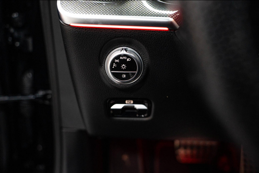 Mercedes-Benz C-Klasse 300e AMGLINE|PANO|HEADUP|GARANTIE