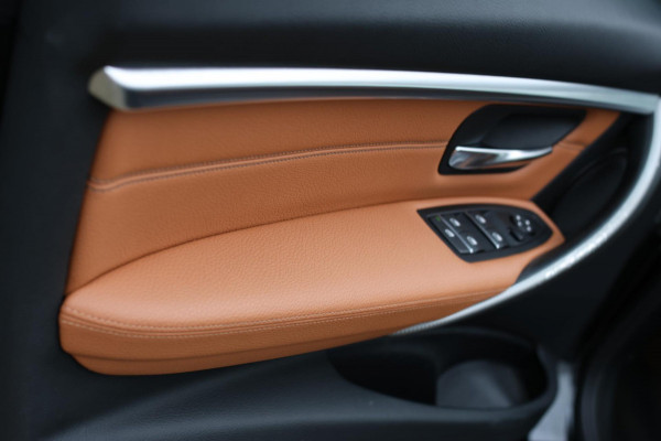 BMW 3 Serie Touring 318i M-Sport *Leder*Navi Pro*Stoelverwarming*