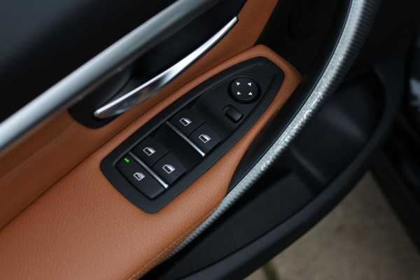 BMW 3 Serie Touring 318i M-Sport *Leder*Navi Pro*Stoelverwarming*