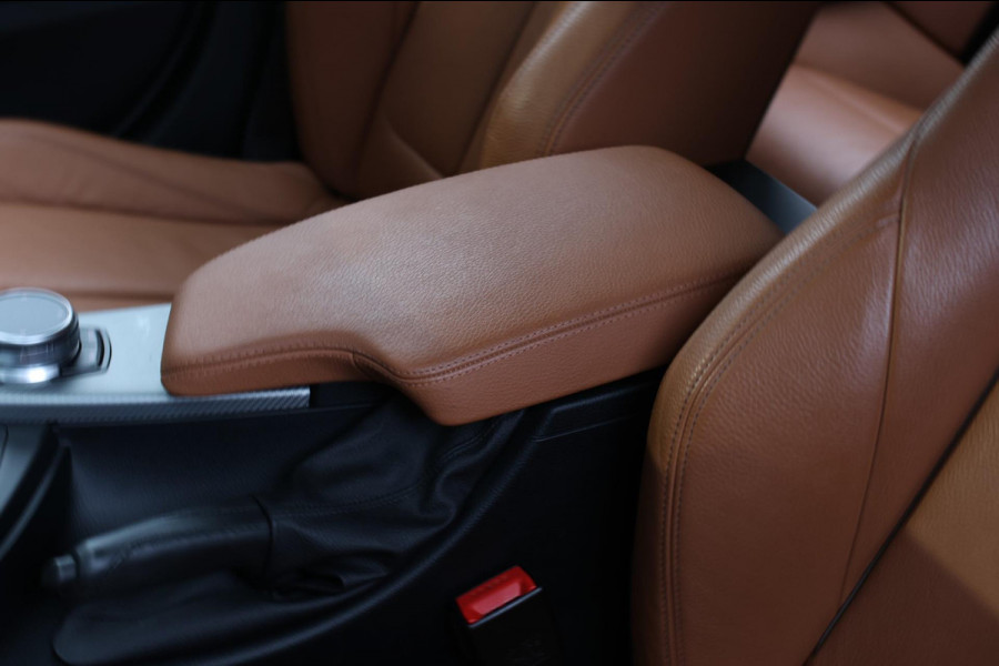 BMW 3 Serie Touring 318i M-Sport *Leder*Navi Pro*Stoelverwarming*