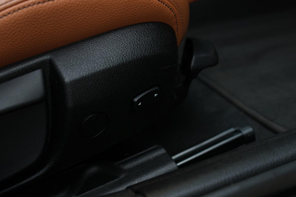 BMW 3 Serie Touring 318i M-Sport *Leder*Navi Pro*Stoelverwarming*