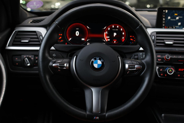 BMW 3 Serie Touring 318i M-Sport *Leder*Navi Pro*Stoelverwarming*