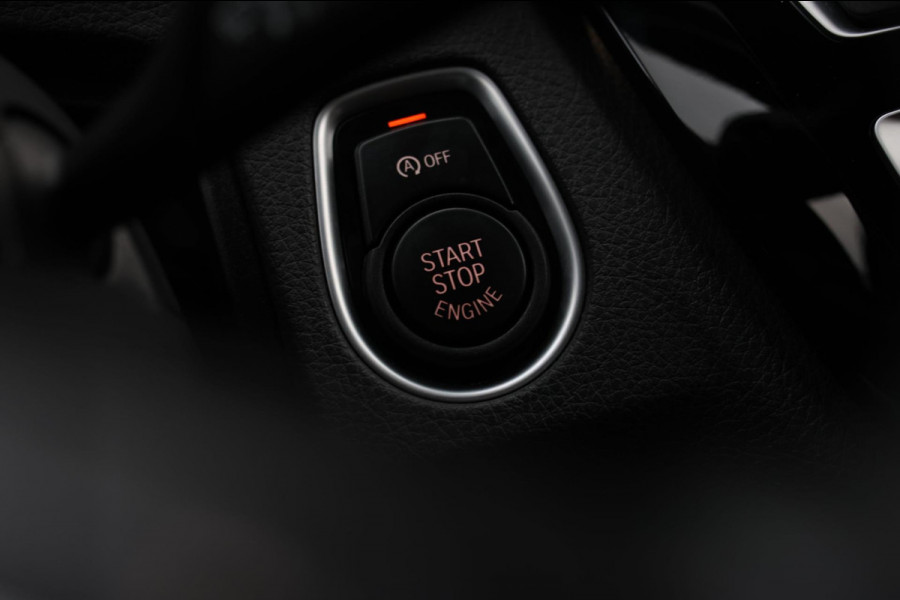 BMW 3 Serie Touring 318i M-Sport *Leder*Navi Pro*Stoelverwarming*