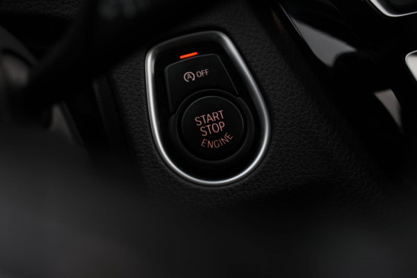 BMW 3 Serie Touring 318i M-Sport *Leder*Navi Pro*Stoelverwarming*