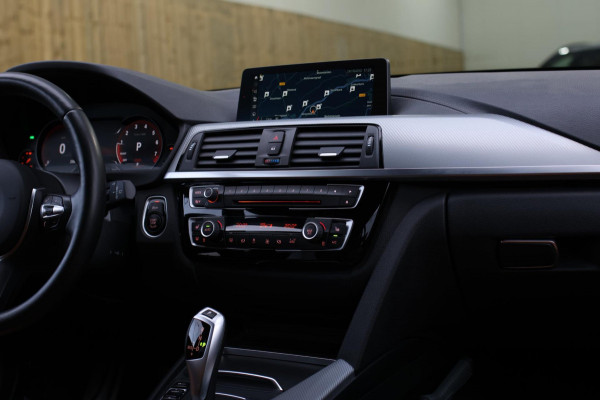 BMW 3 Serie Touring 318i M-Sport *Leder*Navi Pro*Stoelverwarming*