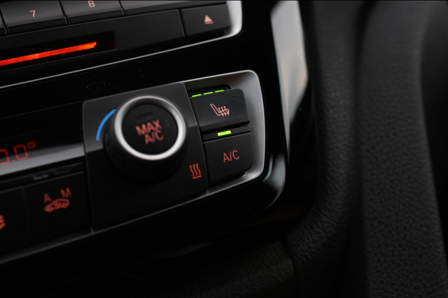 BMW 3 Serie Touring 318i M-Sport *Leder*Navi Pro*Stoelverwarming*