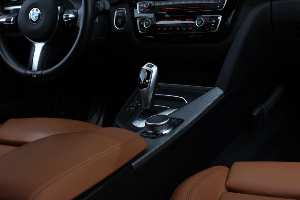 BMW 3 Serie Touring 318i M-Sport *Leder*Navi Pro*Stoelverwarming*