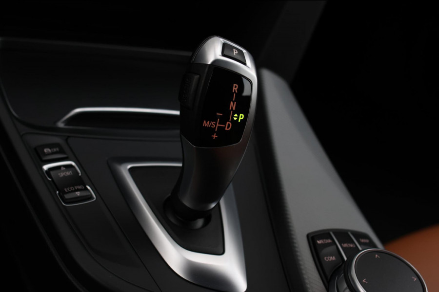 BMW 3 Serie Touring 318i M-Sport *Leder*Navi Pro*Stoelverwarming*