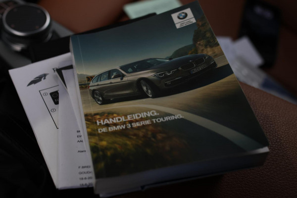 BMW 3 Serie Touring 318i M-Sport *Leder*Navi Pro*Stoelverwarming*