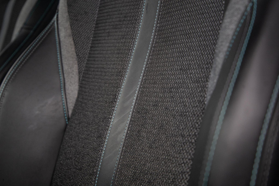 Peugeot 308 SW 1.6 HYbrid 180 Allure Pack Business AIRCO / CRUISE CONTROLE / CARPLAY / PLUG IN HYBRID / STOELVERWARMING