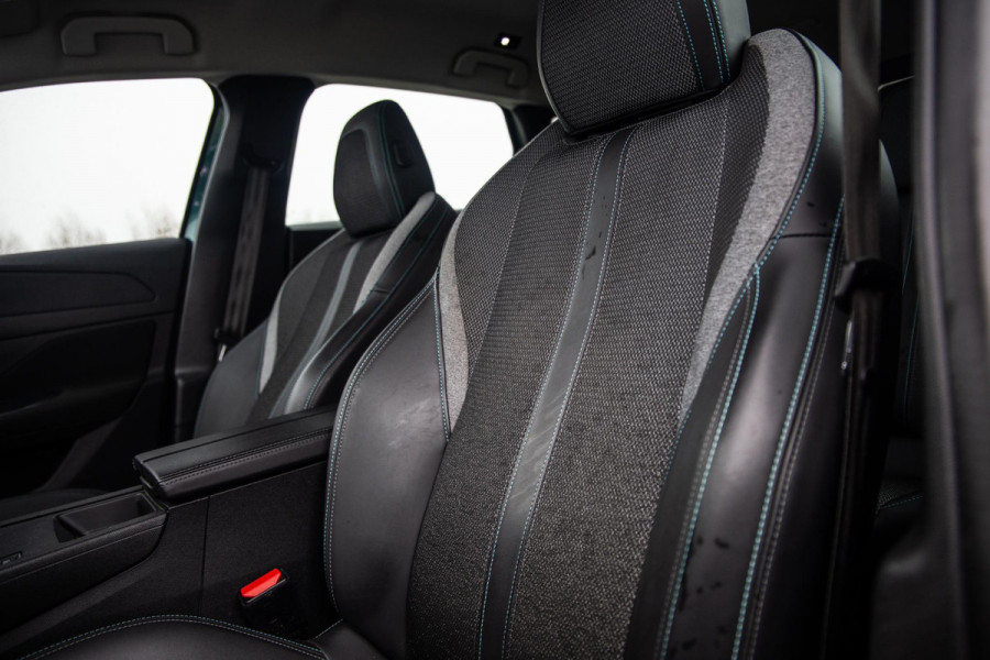 Peugeot 308 SW 1.6 HYbrid 180 Allure Pack Business AIRCO / CRUISE CONTROLE / CARPLAY / PLUG IN HYBRID / STOELVERWARMING