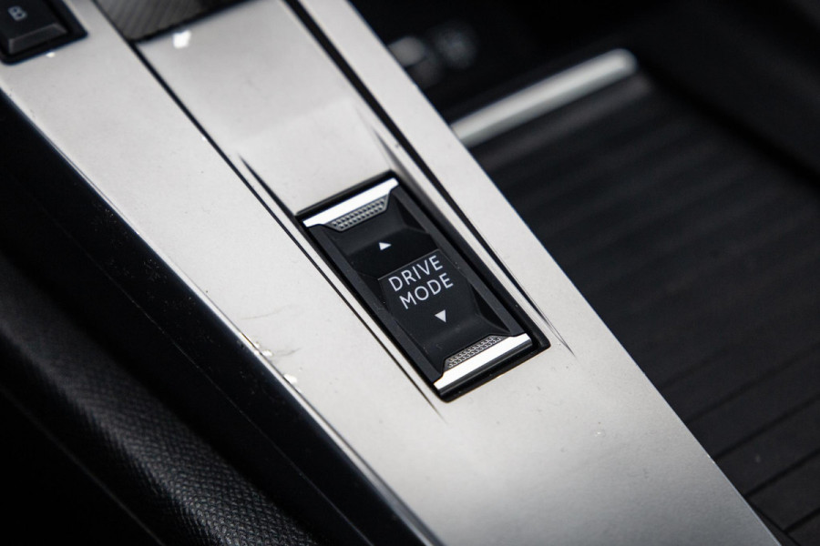 Peugeot 308 SW 1.6 HYbrid 180 Allure Pack Business AIRCO / CRUISE CONTROLE / CARPLAY / PLUG IN HYBRID / STOELVERWARMING