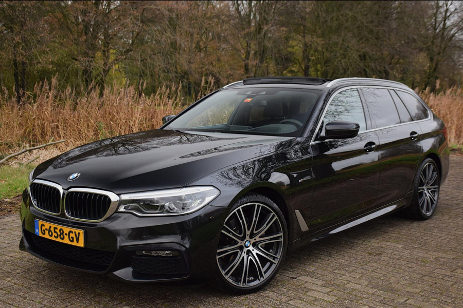 BMW 5 Serie Touring 520i*M-Pakket*Pano*Head-up*H&K*20"Inch*1e eig*Nl Auto*