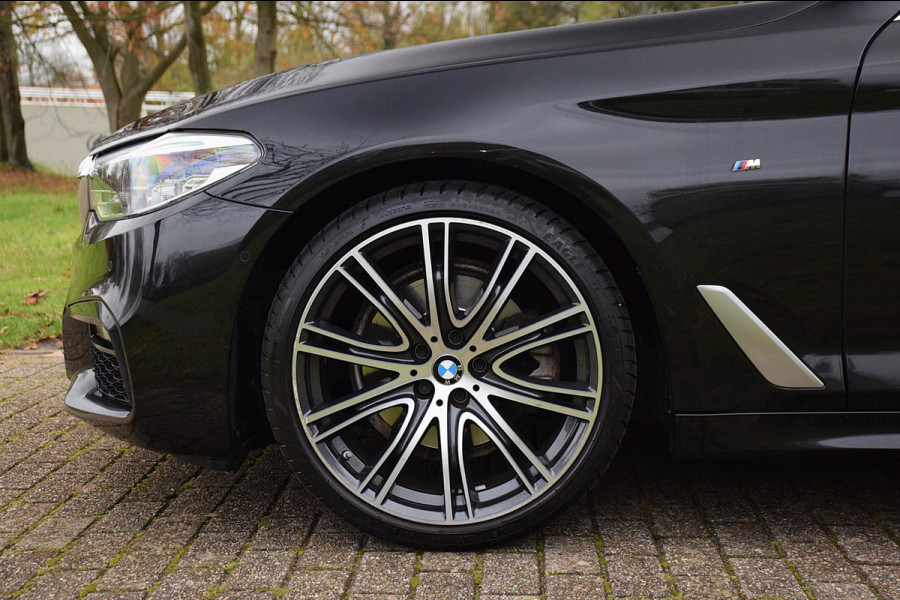 BMW 5 Serie Touring 520i*M-Pakket*Pano*Head-up*H&K*20"Inch*1e eig*Nl Auto*